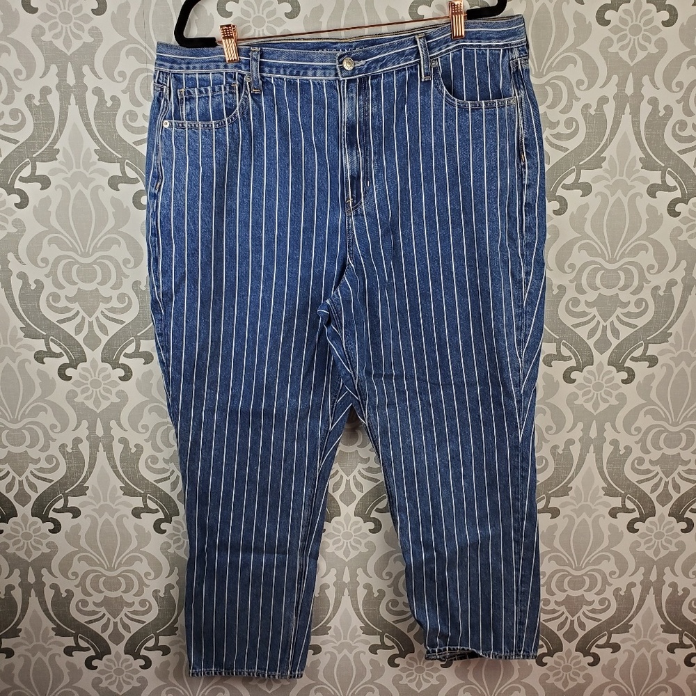 AEO Plus Mom jean, pinstripe style